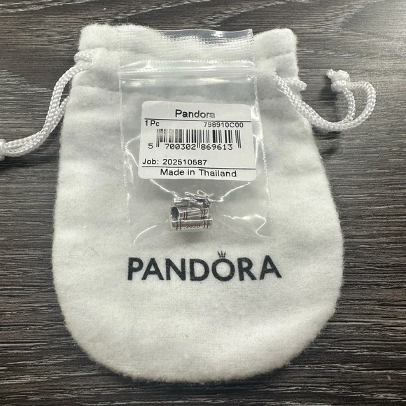 PANDORA CHARM - 2020 GRADUATION - Picture 2 of 2